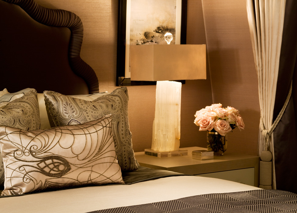 bedroom-bedside-table-lamp-neutral-bedding-cushion-detail 05