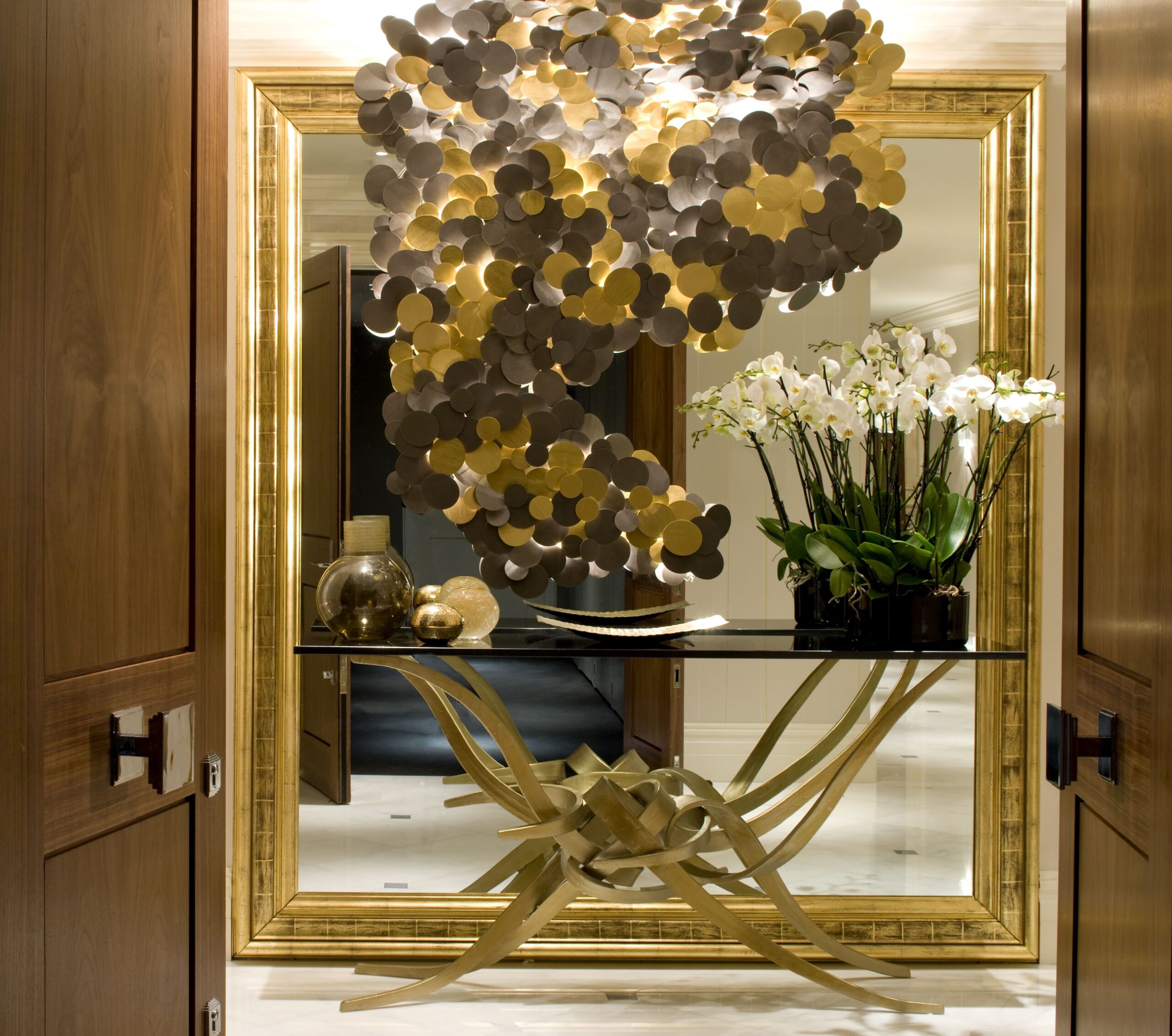 disc-cluster-chandelier-console-table-large-framed-mirror-entry 01