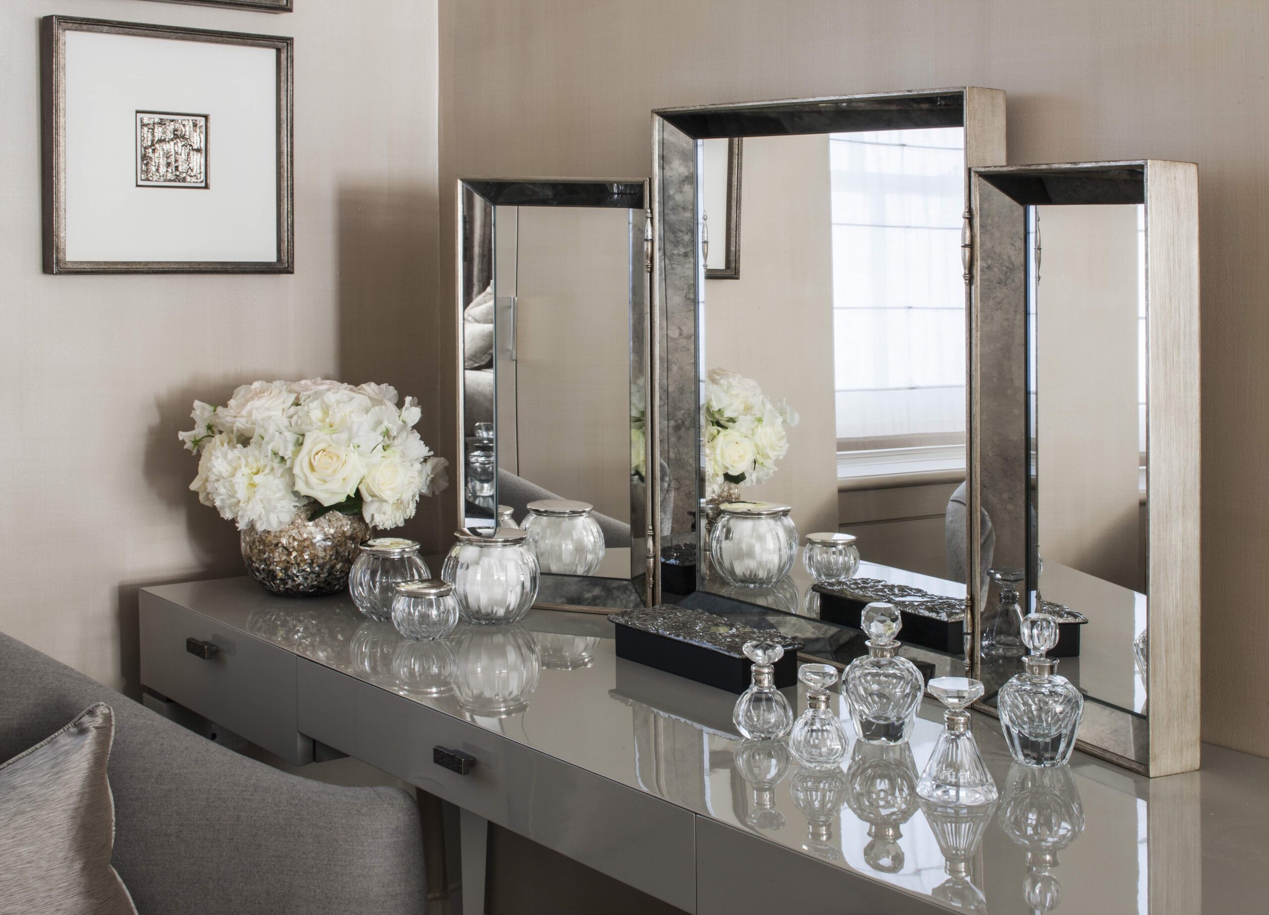 dressing-table-triple-mirror-glass-accessories-floral-arrangement 08
