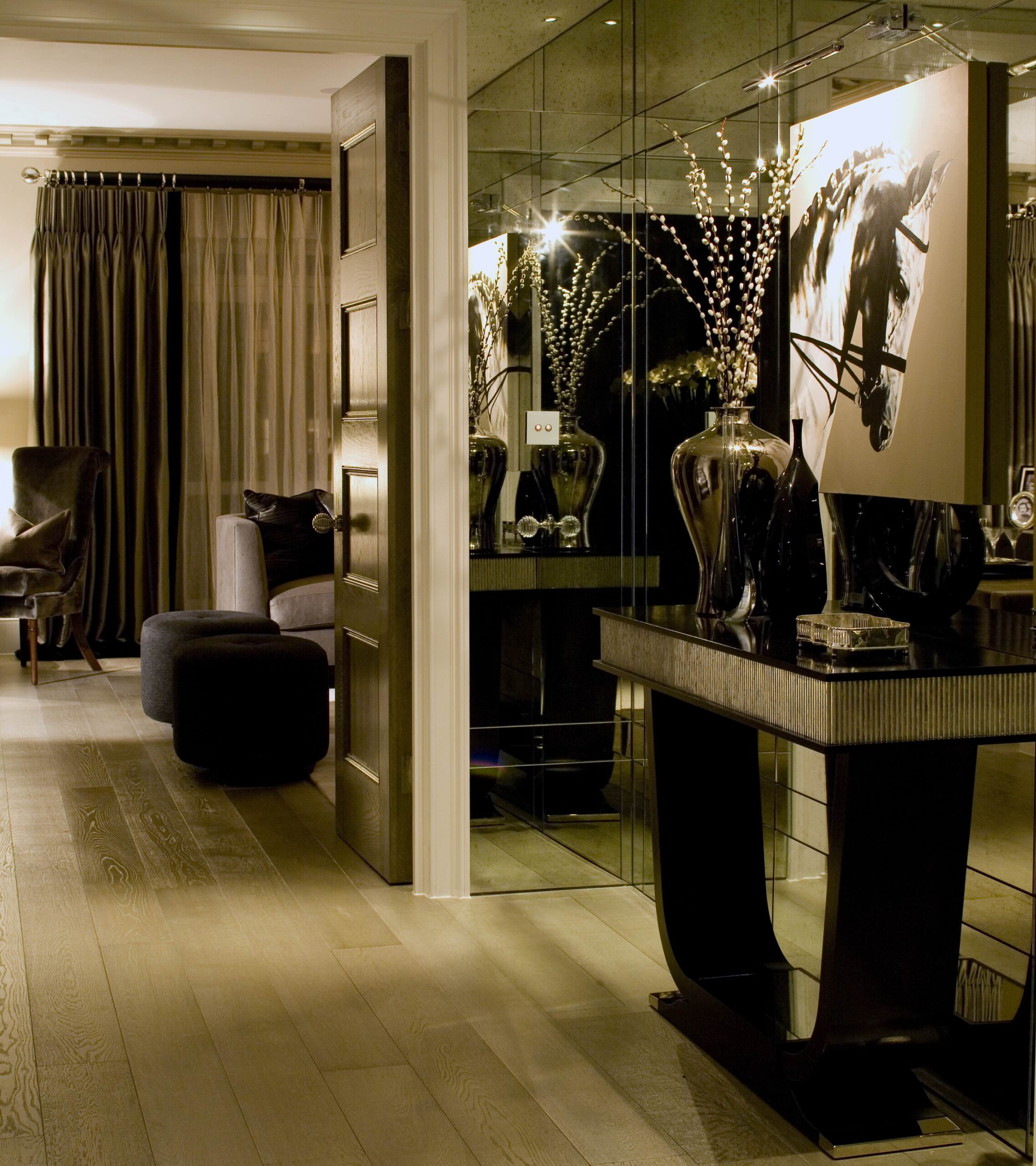 hallway-console-table-mirrored-wall-decorative-vases 10