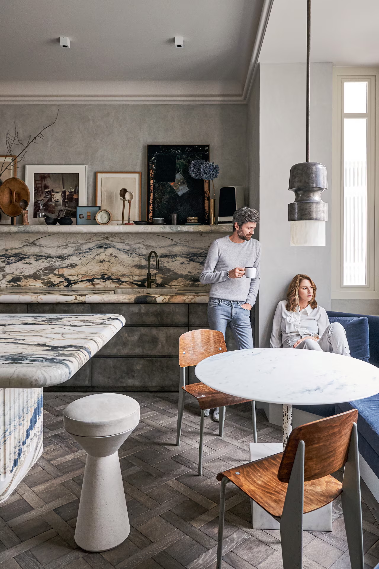 joseph-dirand-contemporary-marble-kitchen-sculptural-stone-island-veined-splashback