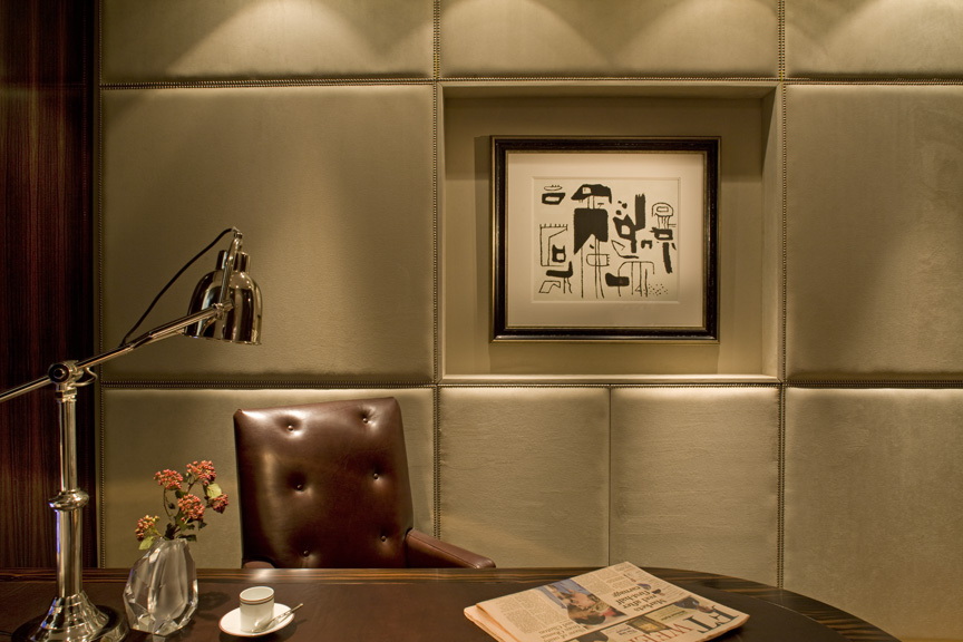 leather-chair-desk-table-lamp-framed-art-padded-wall-panel-home-office 01