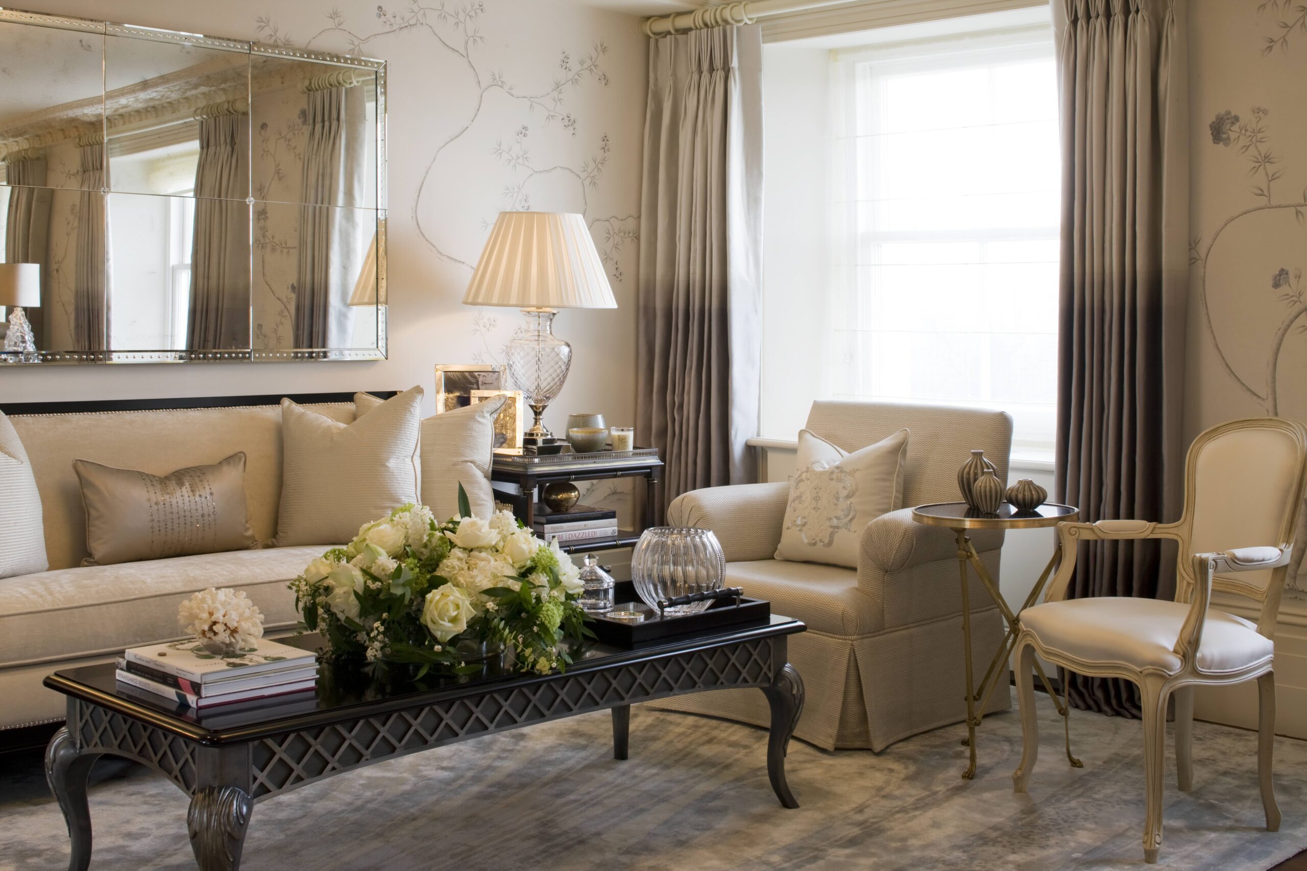 living-room-sofa-coffee-table-floor-lamp-mirrored-wall 09