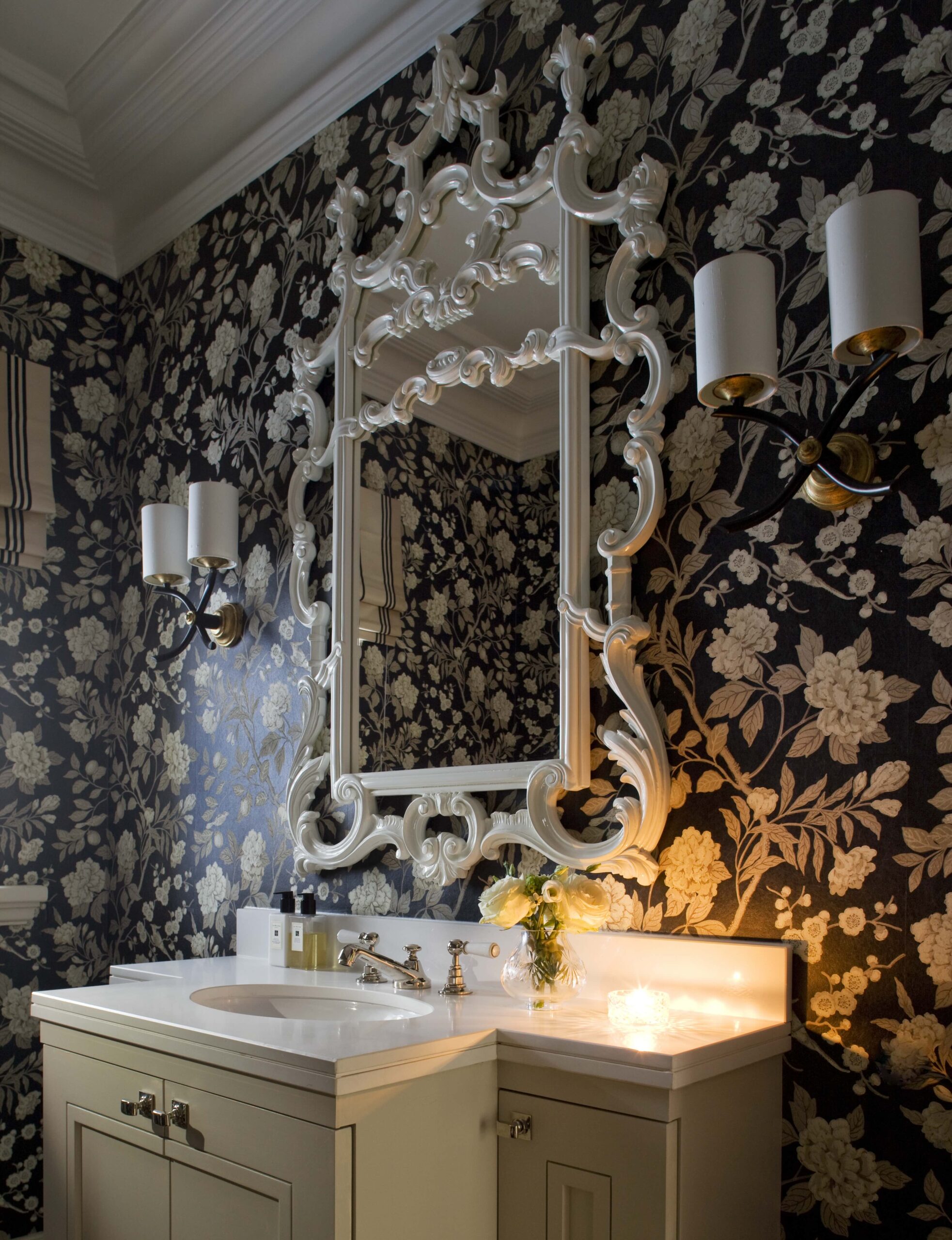 ornate-mirror-floral-wallpaper-bathroom-vanity-wall-lights 02